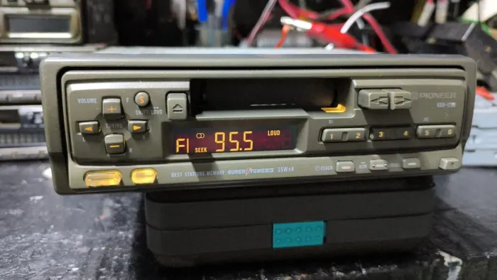 Rádio toca fitas Pionner KEH 1750