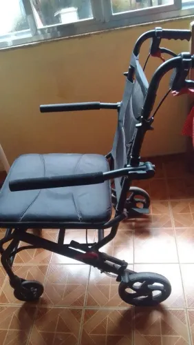 Cadeira de rodas versátil