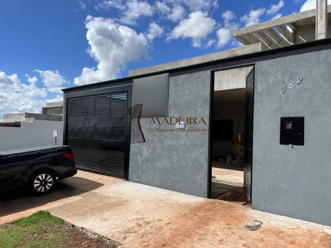 Casa à Venda em Zona 31, Maringá - PR