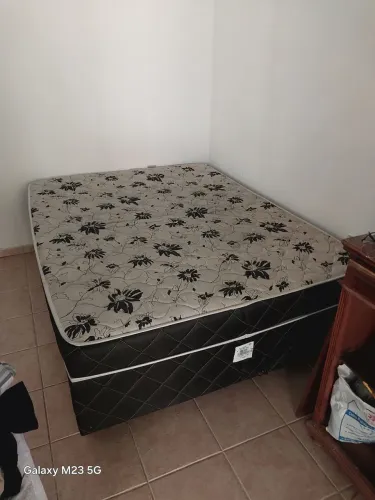 Colchões e box solteiro