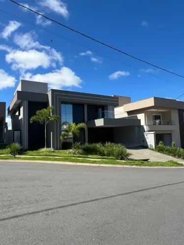 Sobrado para aluguel e venda com 4 suites no Jardins Bolonha em Senador Canedo