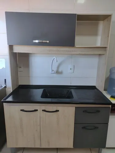 Cozinha compacta com tampo de pia