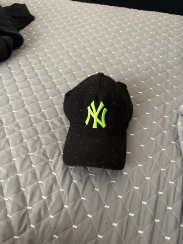Boné new era preto e verde