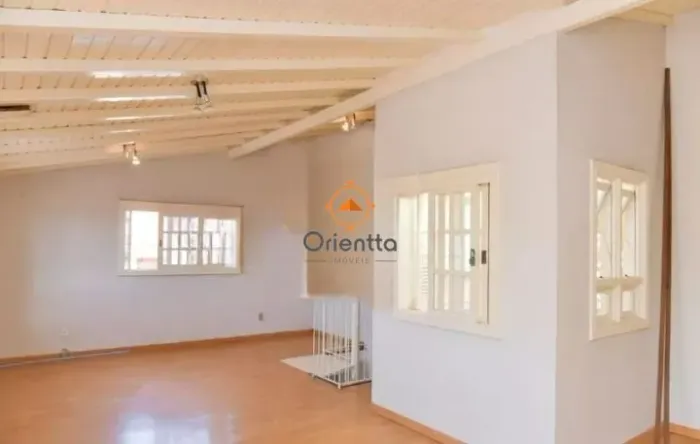 Casa para alugar com 350m², 5 quartos e 4 vagas no Parque SANTA FÉ