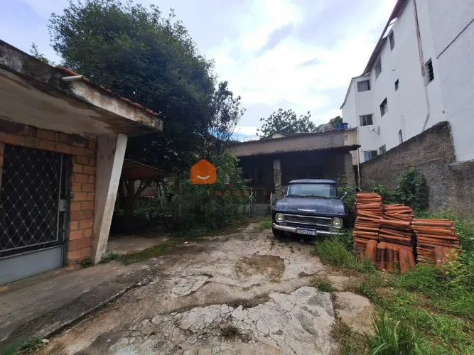 Casa / Lote á venda com 2 Casas, Loja e Garagem para 5 Carros no Bairro União em Belo Hori