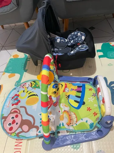 Vendo Bebê conforto + Tapete de atividades musical 