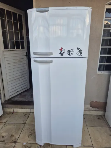 Geladeira Electrolux grande bem novinha entrego 