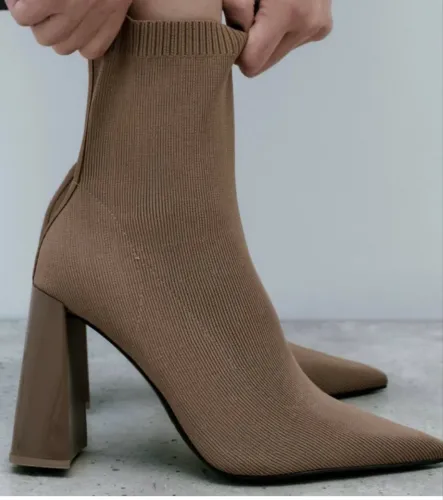 Bota salto alto bico fino Zara