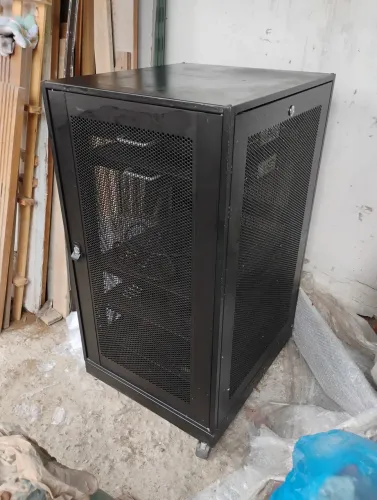 Mini Rack aço perfurado, completo 20u 579mm