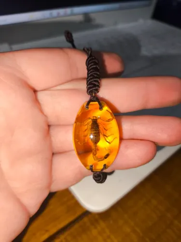 Pulseira escorpião amarela
