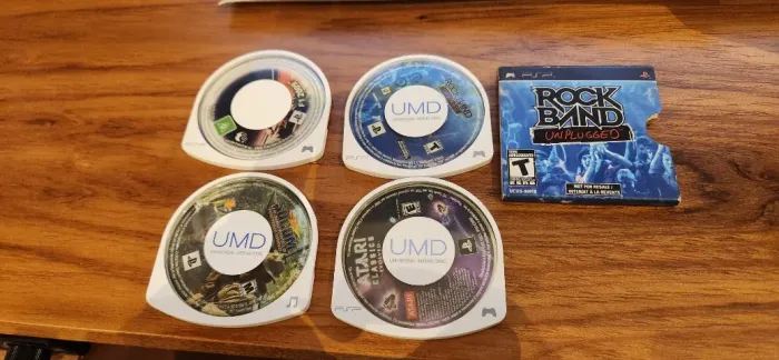 4x jogos de PSP (mídia física)