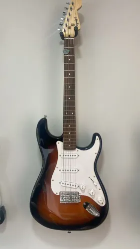 Guitarra Fender Squier Stratocaster