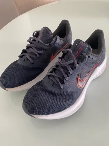 Tênis esportivo NIKE