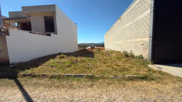 Lote em condomínio fechado- vistas da mata