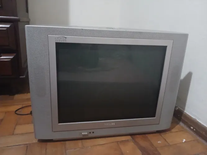 Vendo televisão de tubo em bom estado com entrada AV para aparelhos e consoles retrô