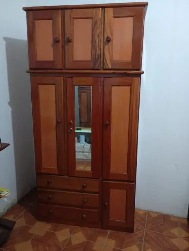 TA NOVO NUNCA USADO. GUARDA ROUPA C MALEIRO . CONFIRA 