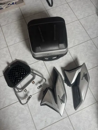 Bau Givi + Suporte 