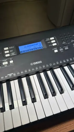Teclado Yamaha PSR-E373