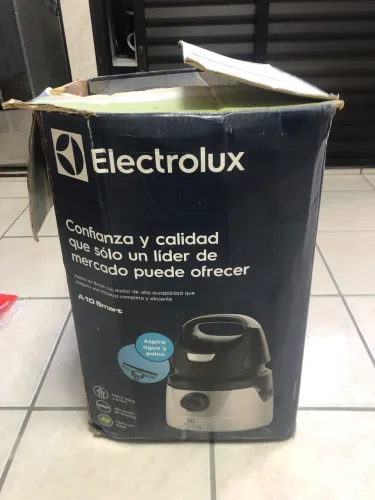 Aspirador pô eletrolux , aspira água e pô ,, novo na caixa ,,