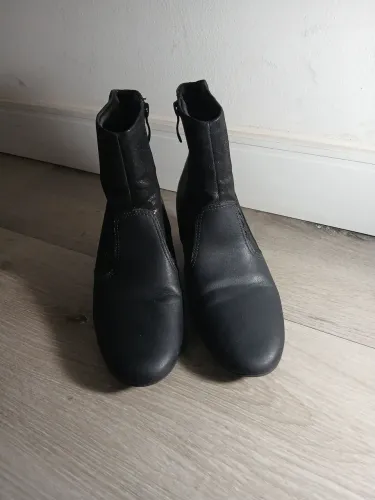 Bota de couro picadily 36