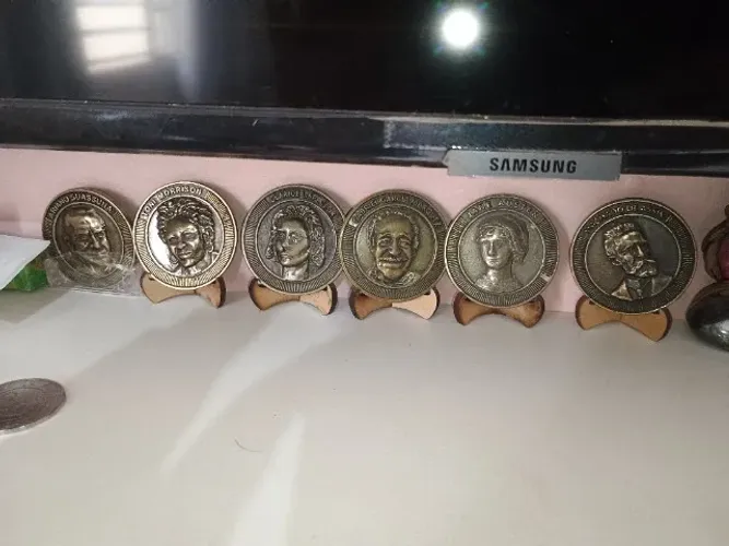 Bustos medalhas grandes escritores