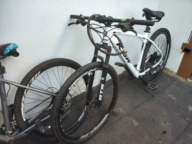 Bicicleta KSW aro 29 com freio e suspensão hidráulica