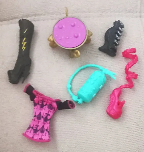 Acessorios monster high e ever after high (preços variados olhar na descrição)