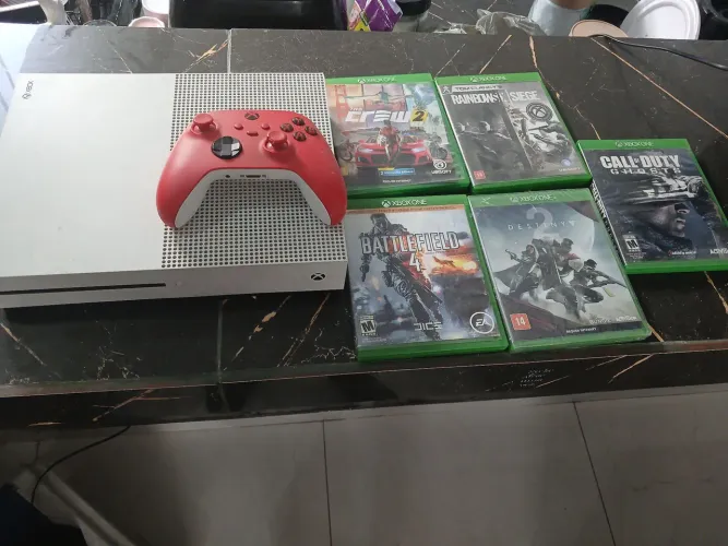Vendo XBox ON, vai com um controle original,  fifa 25 no HD e com esses jogos 