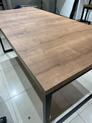 Mesa Industrial 160x75 cm - Tampo Amadeirado com Estrutura em Aço Preto