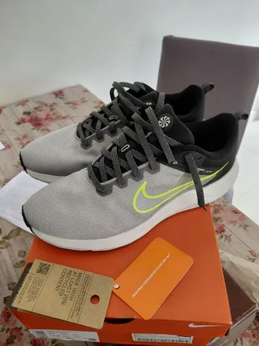 Tenis nike na caixa (tel *