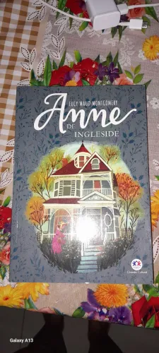 Três livros da coleção de Anne
