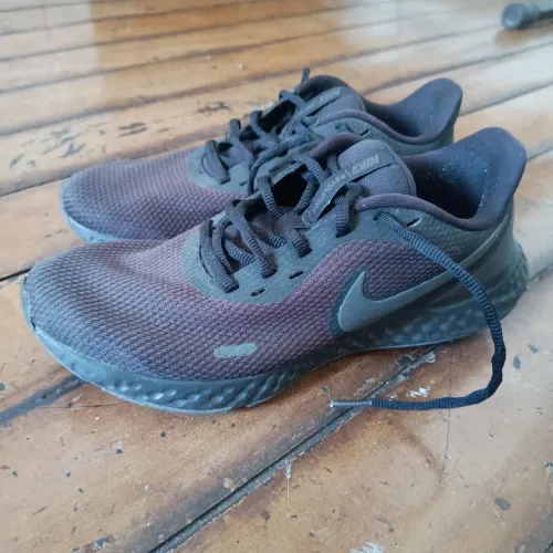 Nike revolution 5