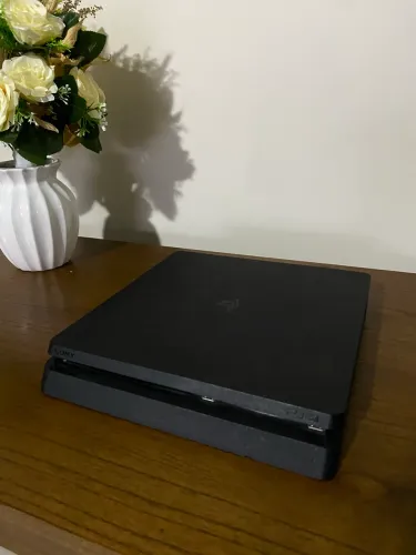 Ps4 slim 500gb com gta 5 e Rainbow Six Siege