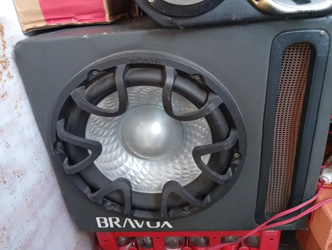 Auto falante peito de moça 12 pl.