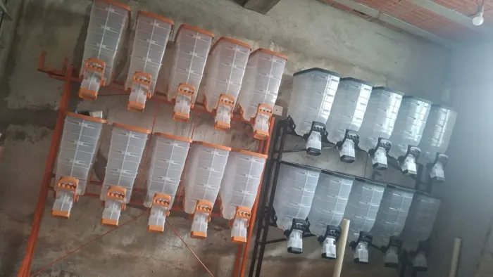 Dispenser semi novo bem conservado