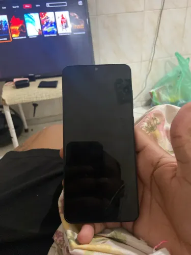 Celular semi novo 