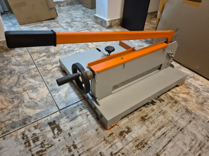 Guilhotina Semi-Industrial 33cm de boca (200 folhas) - usado