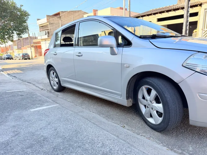Nissan Tiida SL 1.8/1.8 Flex 16V Mec. 2012