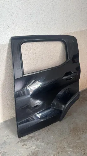 PORTA TRASEIRA ESQUERDA FIAT MOBI