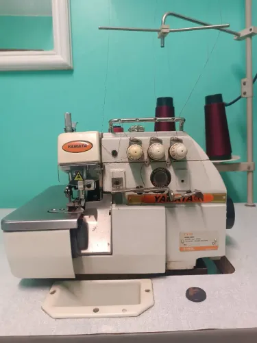 Máquina de Costura Yamata FY33
