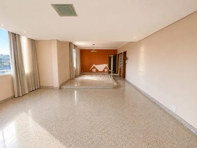 Apartamento 04 quartos um por andar no centro do Barreiro