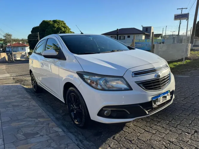 Chevrolet Onix Hatch LTZ 1.4 8V Flex Power Mec. 4P 2014