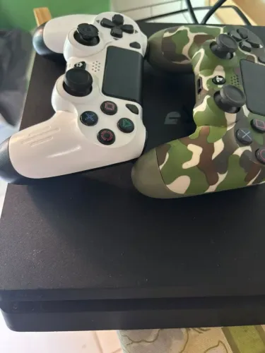 Ps4 slim + 2 controles+ jogos