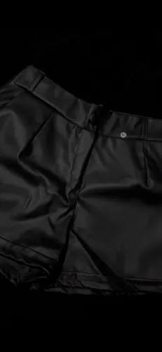 Short couro