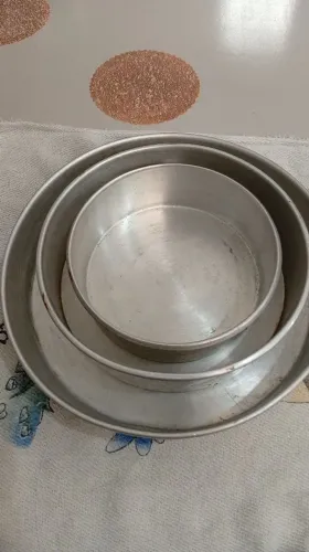 vendo conjunto de formas de bolo no preço pra sair logo 60