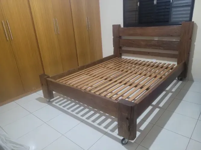 Cama Casal - Madeira Maciça