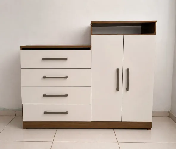 Cômoda/ armário com gavetas