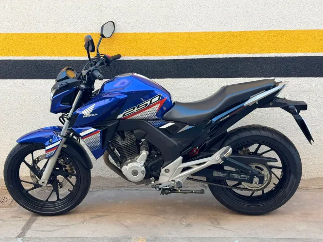 Urgente Honda CB 250F Twister