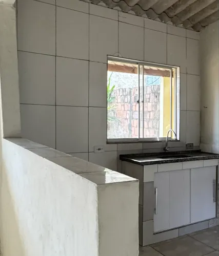 Alugo casa 650,00