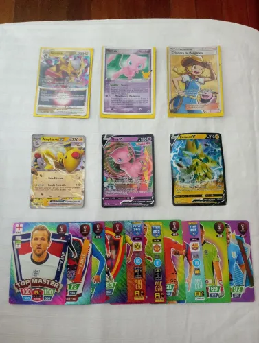 6 CARTAS POKÉMONS LENDÁRIAS+10 CARTAS WORLD FOOTBALL STARS